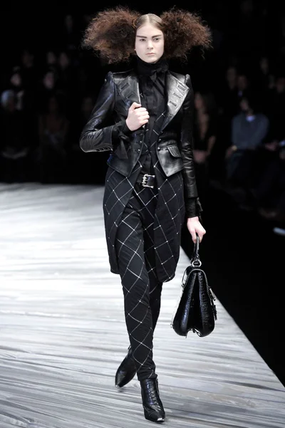 Look 17